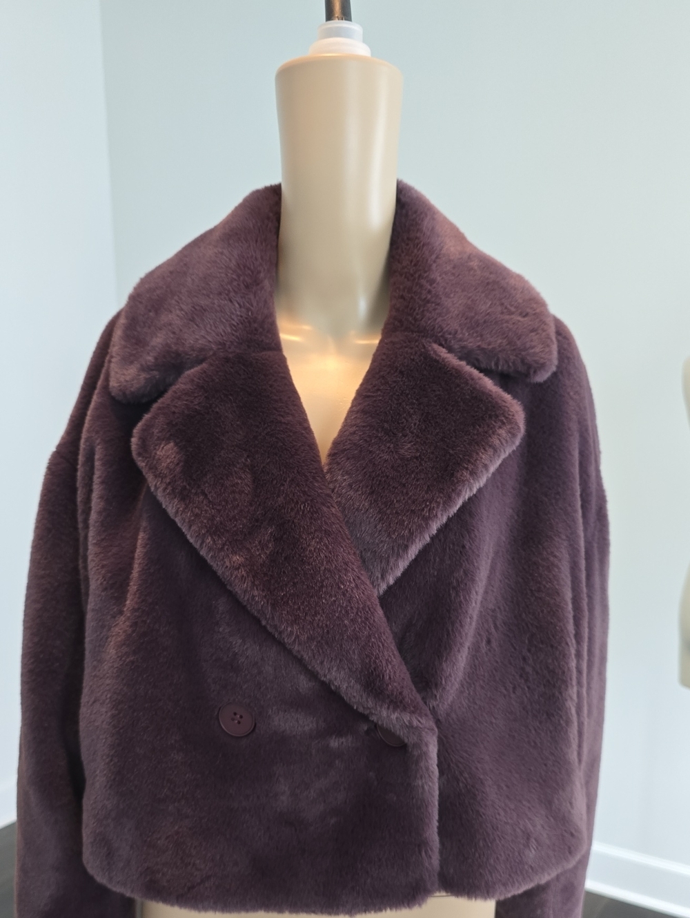 P.A.R.O.S.H. Women's Plush Faux Fur Crop Jacket in Purple